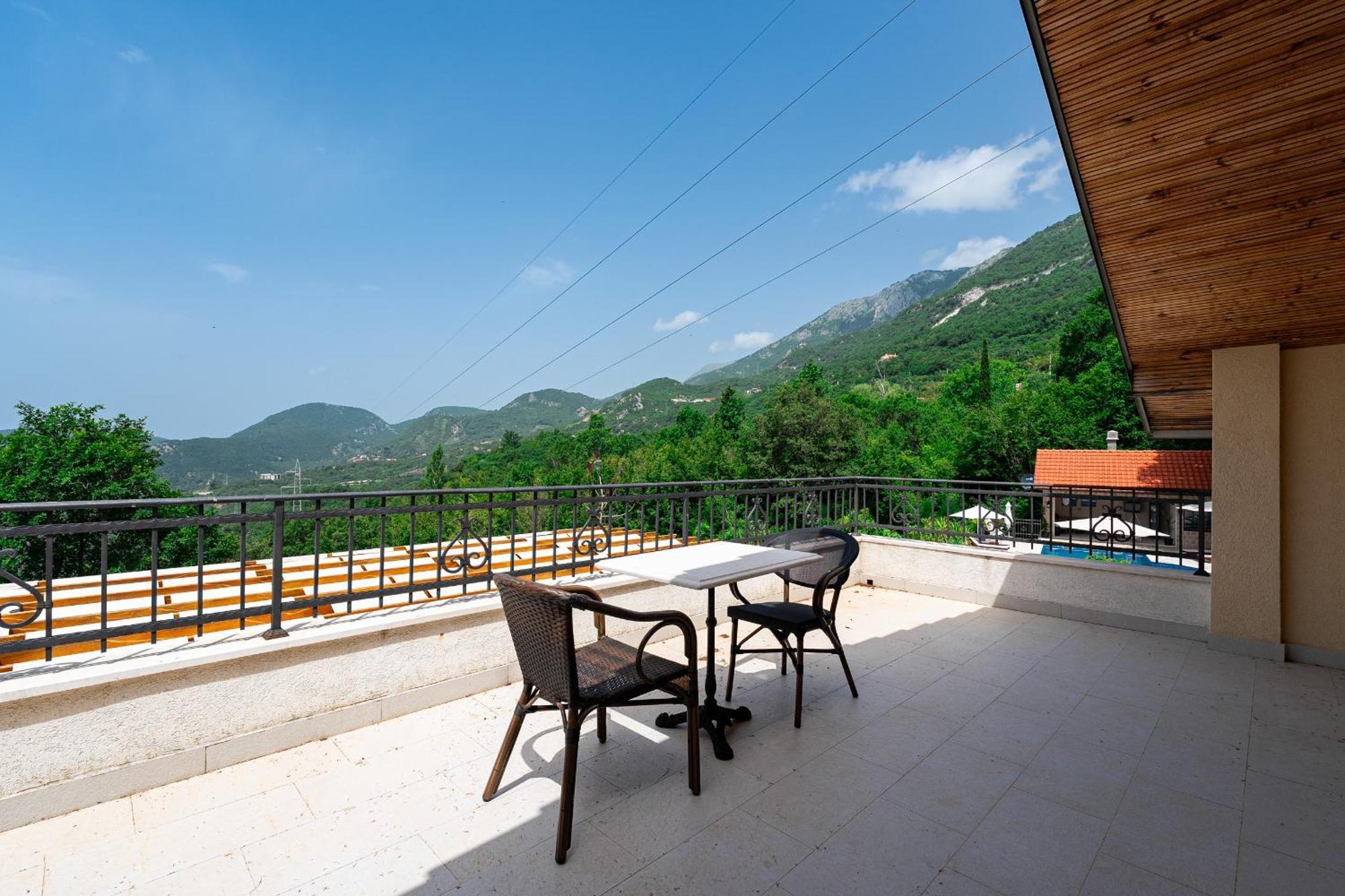 Sunset & Sunrise Villas In Stanisici-Two Villas With Common Pool Budva Kültér fotó