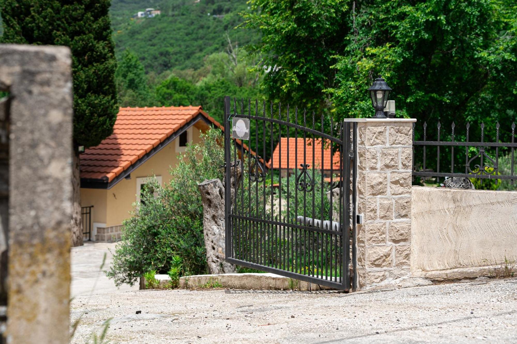 Sunset & Sunrise Villas In Stanisici-Two Villas With Common Pool Budva Kültér fotó