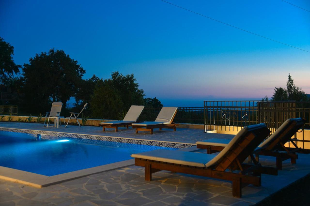 Sunset & Sunrise Villas In Stanisici-Two Villas With Common Pool Budva Kültér fotó